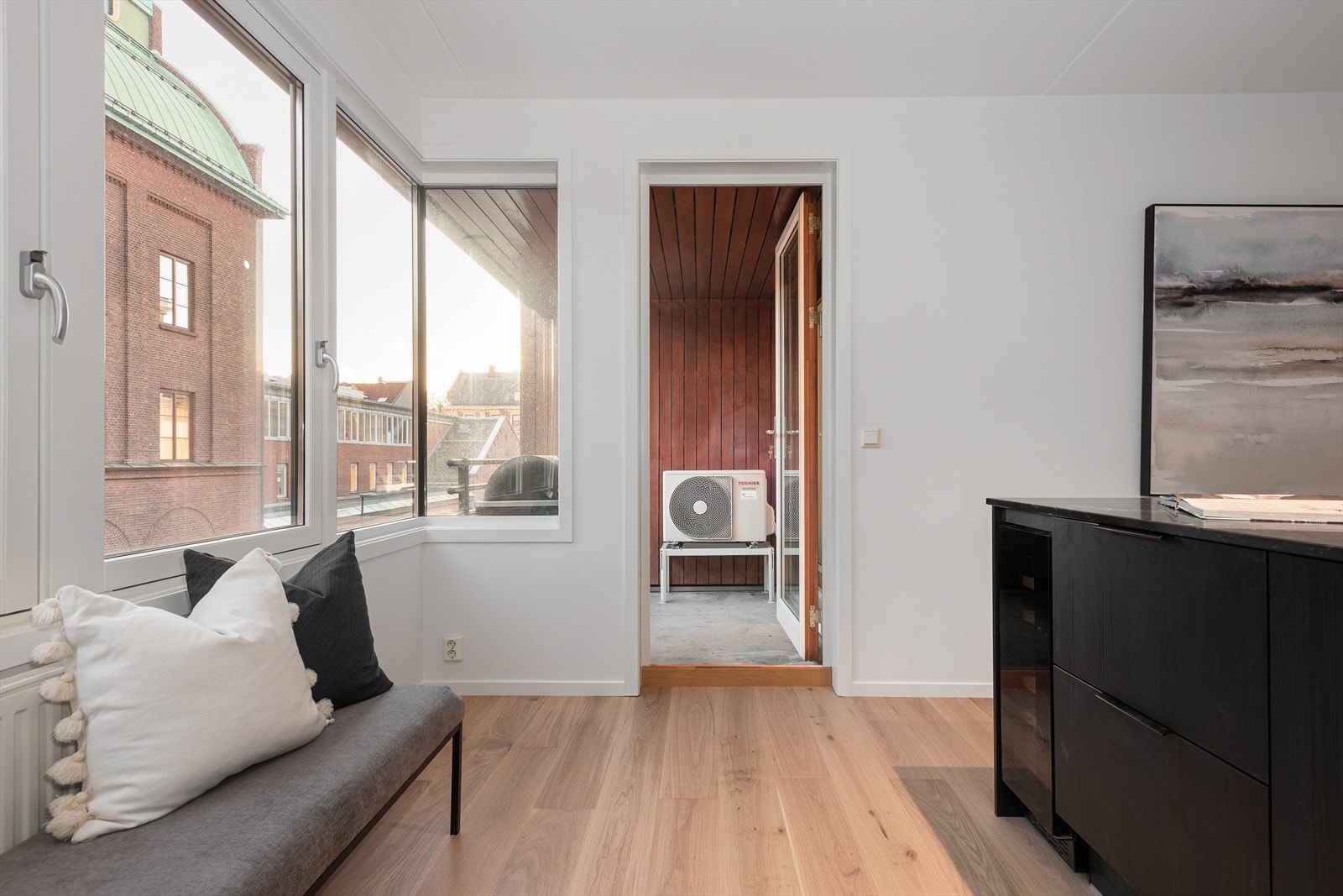 Fra kjøkken og hovedsoverom er det utgang til balkong nr. 2. Galleribilde