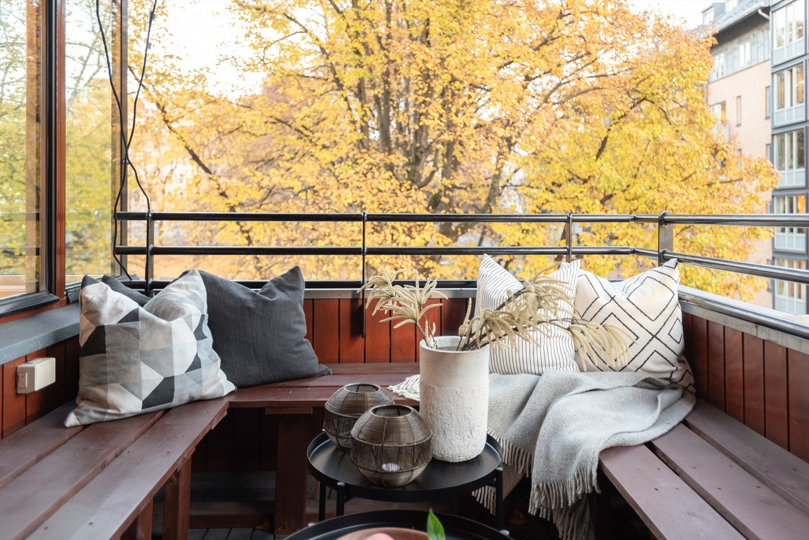 Her har du en romslig leilighet med god beliggenhet i byggets 3. etasje. Galleribilde