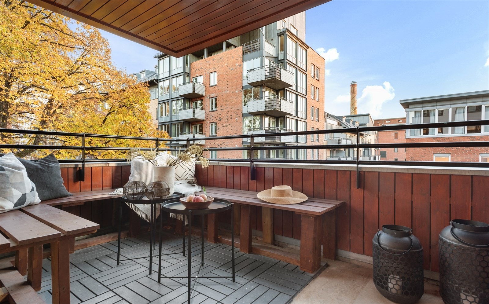 Den ene balkongen måler 7 kvm og har god plass til ønskelig utemøblement. Galleribilde