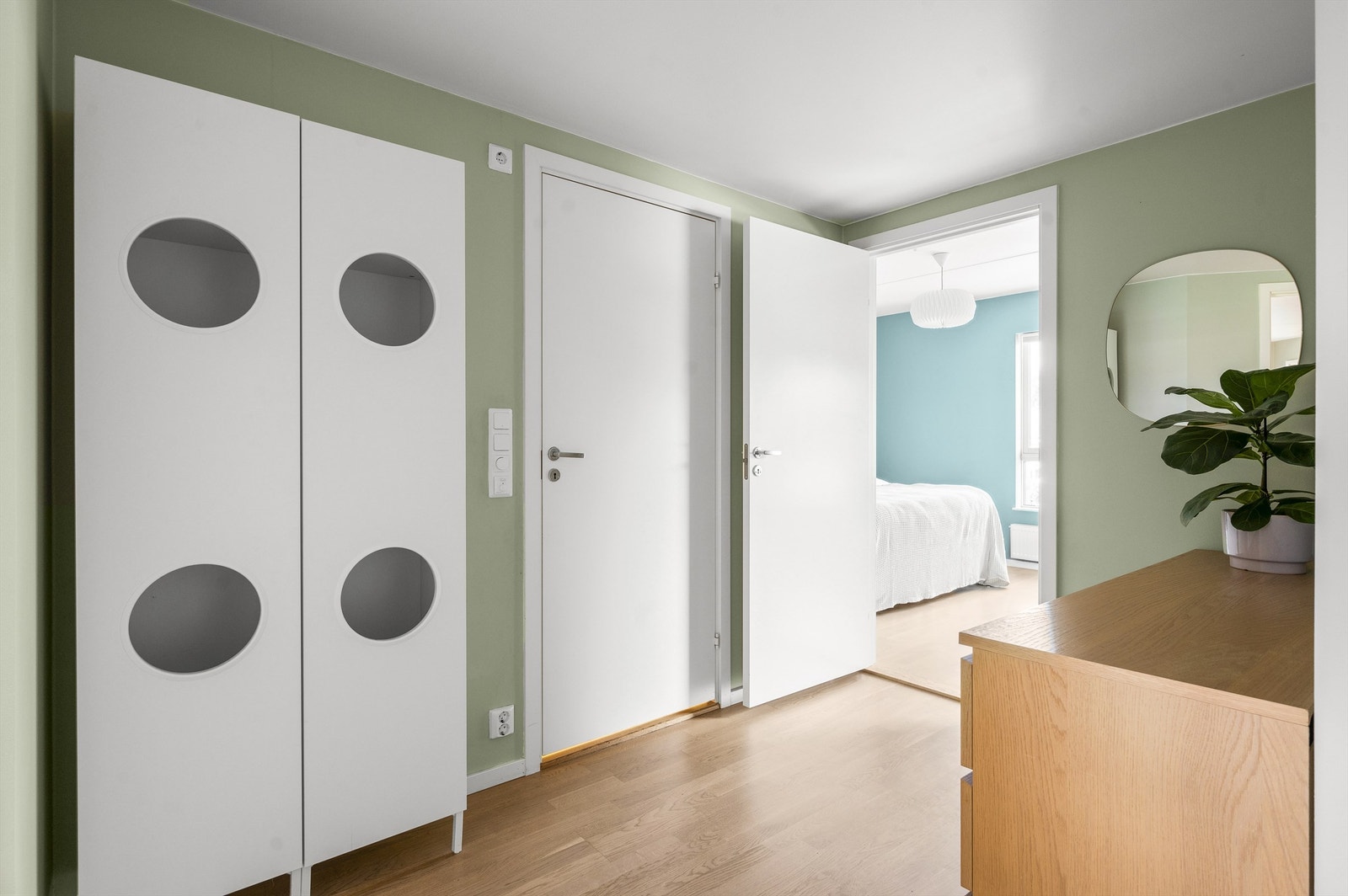 Fint med ulike soner og avskjermet soverom Galleribilde