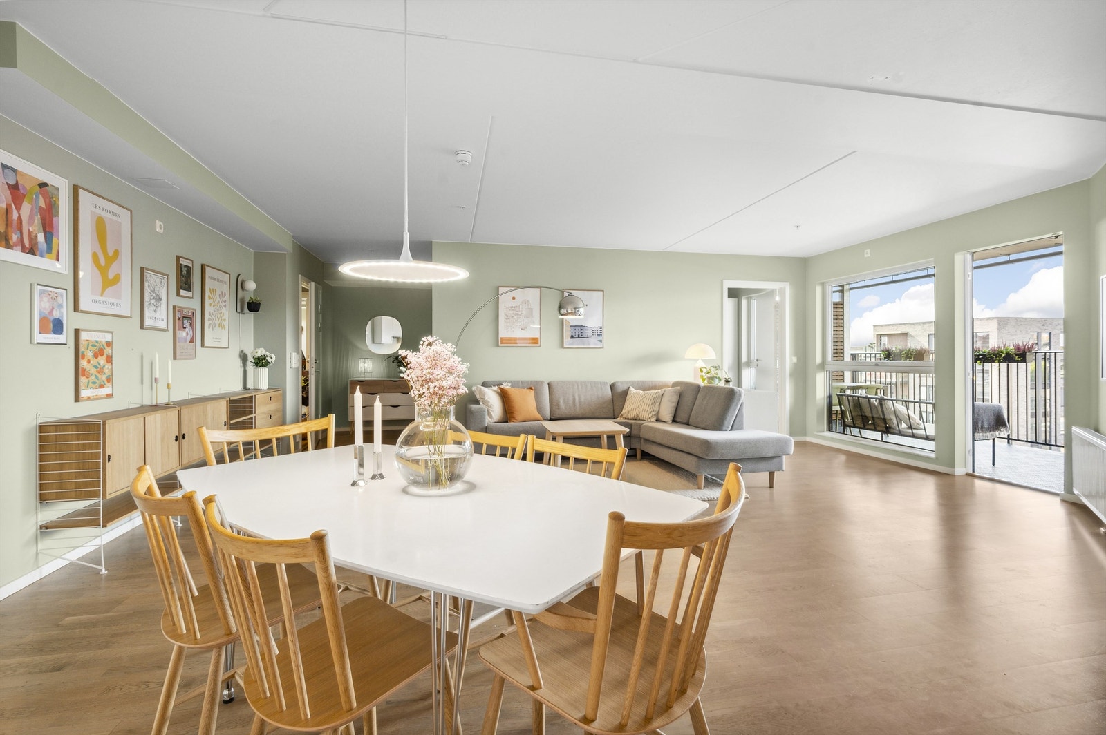 Sjelden, lekker og romslig 5-roms leilighet med en svært god planløsning! Galleribilde