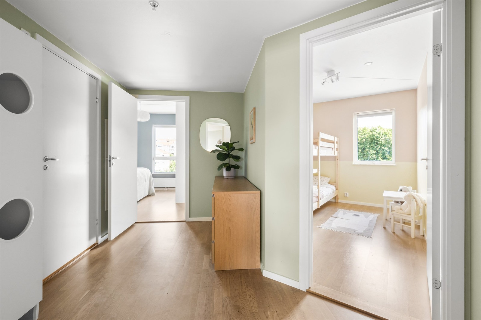 Mellomgang som forbinder stue med sov I, II og baderom Galleribilde