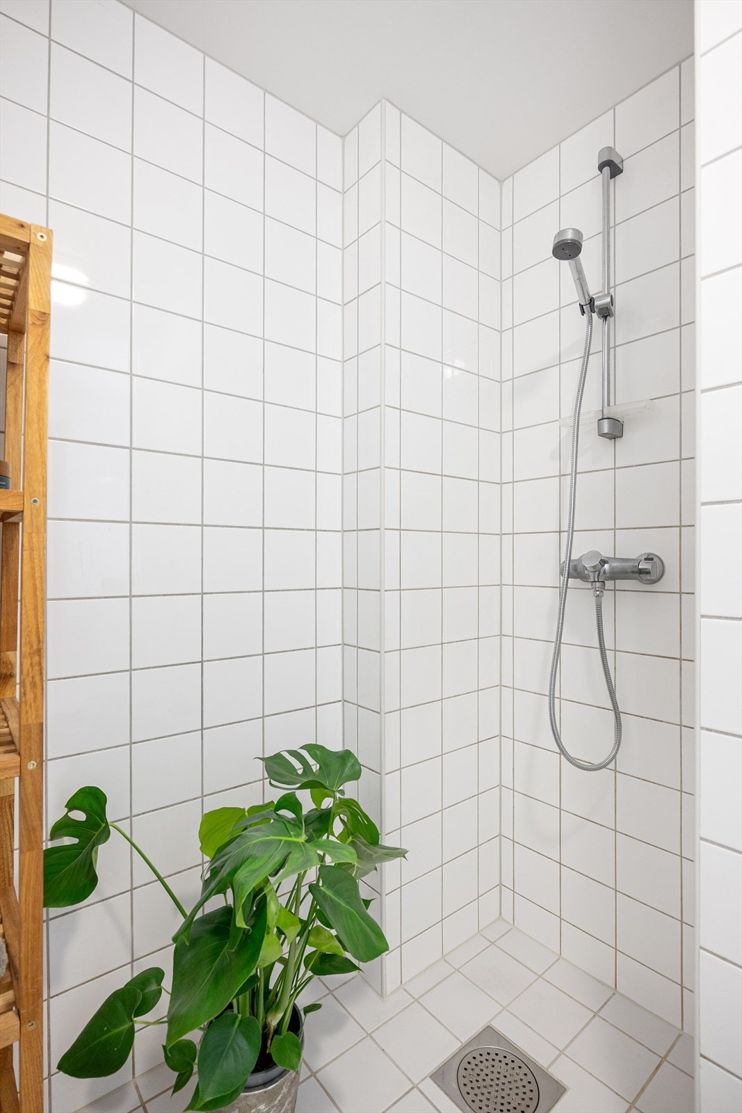 Det er opplegg for vaskemaskin og mekanisk avtrekk. Galleribilde