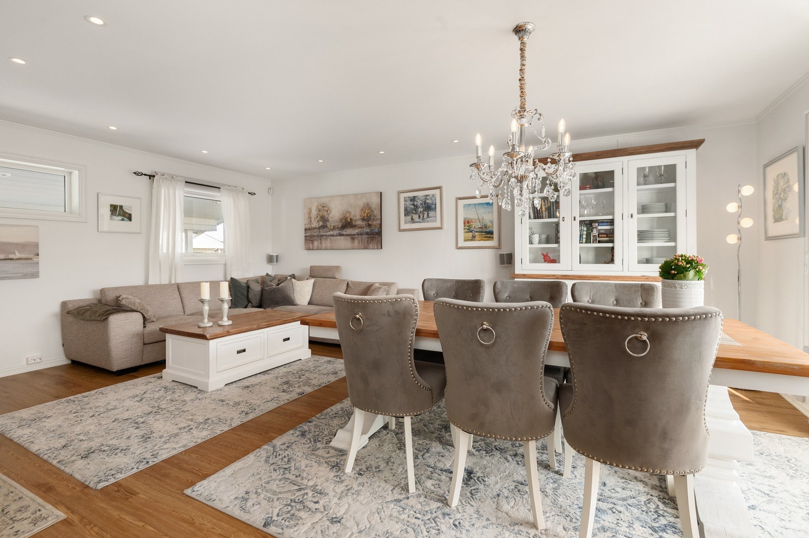 Stua måler 29 kvm. Galleribilde