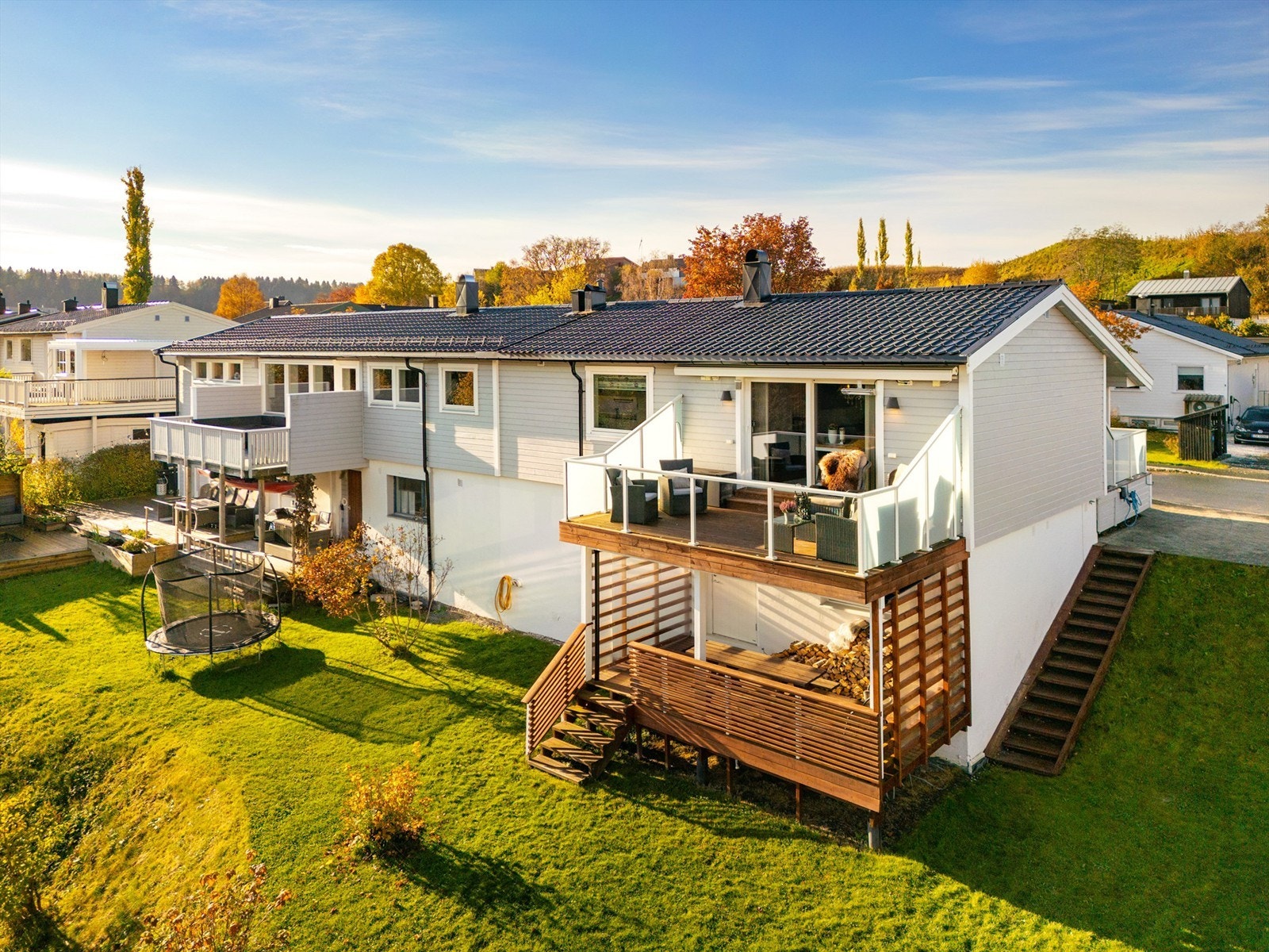 Eiendommen fikk ny drenering i 2019, og alle uteområder ble fornyet/utbedret. Galleribilde