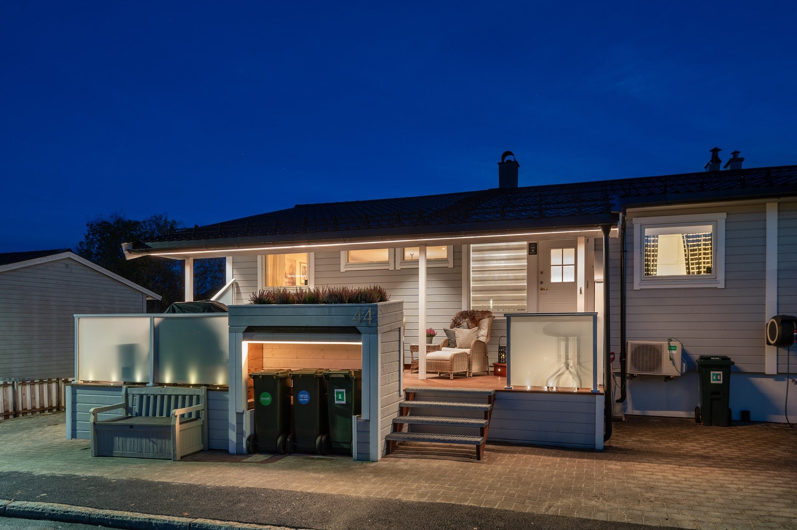 Inngangspartiet var nytt i 2019, og det samme gjelder alle tre verandaer. Galleribilde