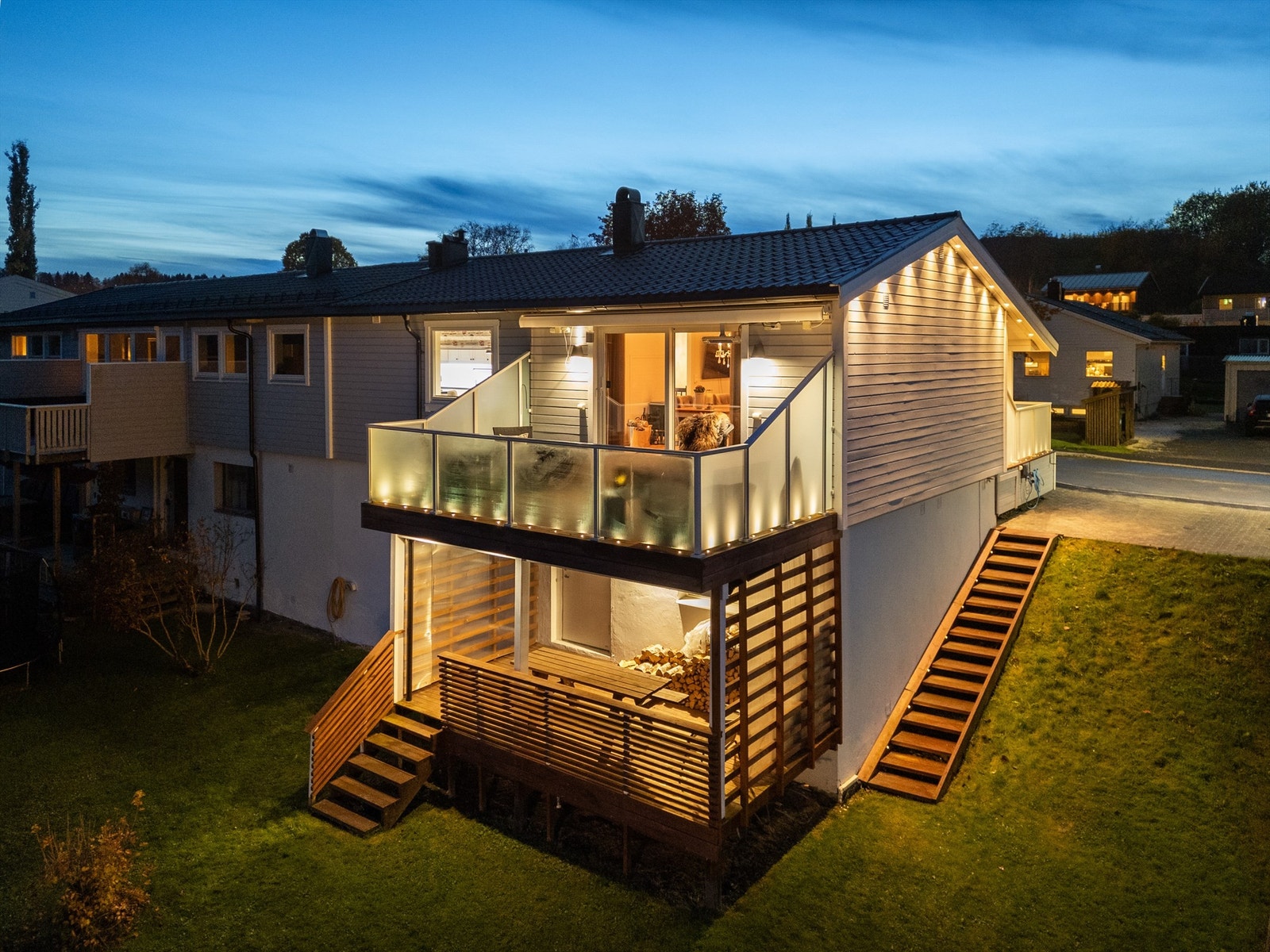 Velholdt del av tomannsbolig med utsikt og svært gode solforhold. Galleribilde