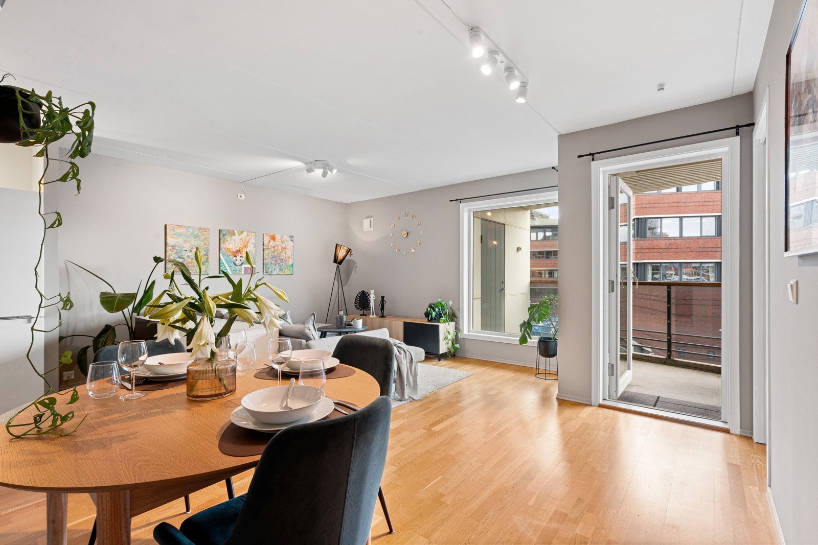 En lys og luftig leilighet med god planløsning. Galleribilde