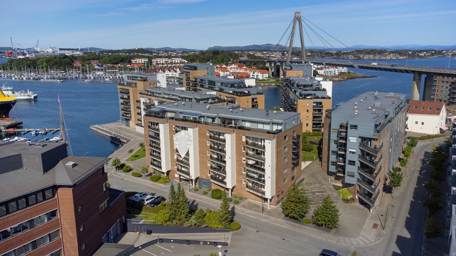 Nærområdet - Leiligheten ligger sentralt plassert midt mellom sentrum og østre bydel. Galleribilde