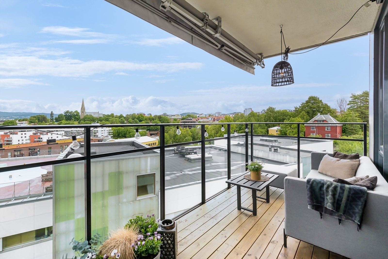 Balkongen har flotte solforhold og god plass til møblement. Galleribilde