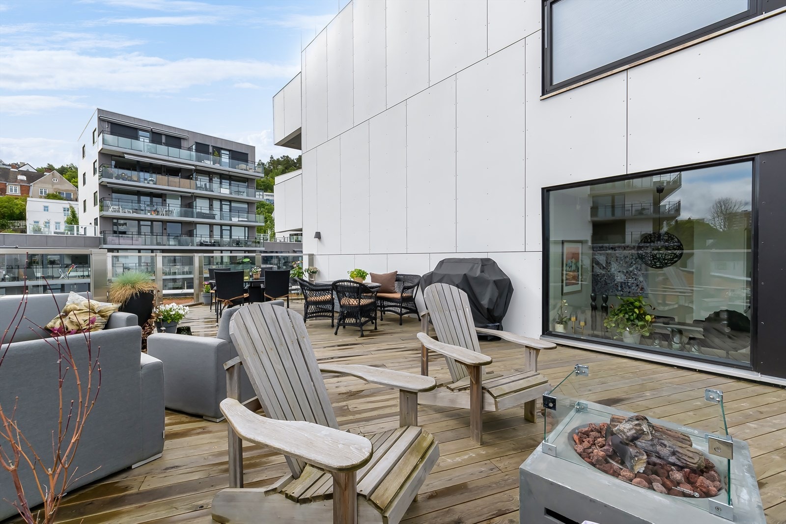 Ved innbetaling av andel fellesgjeld vil felleskostnadene reduseres med kapitalkostnader tilsvarende kr. 4.500,-. Felleskostnadene etter nedbetaling er kr. 6.360,-. Galleribilde