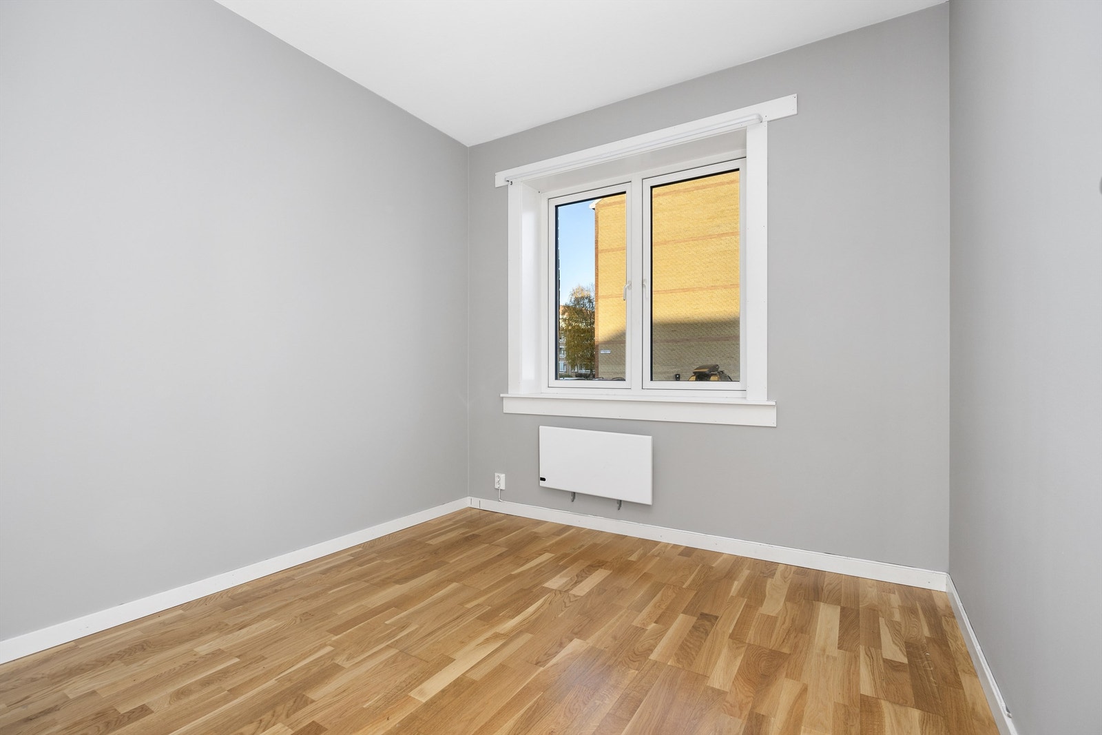 Leilighetens 2. soverom har god bruksverdi enten det er som soverom, gjesterom, kontor eller hobbyrom. Galleribilde