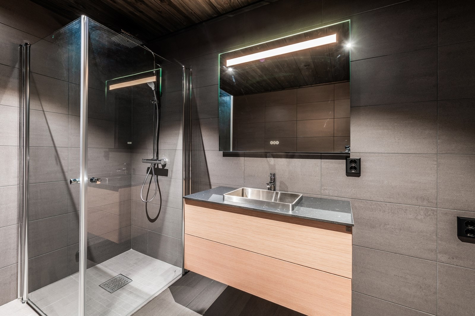 Delikat bad i går utførelse med baderomsmøbel fra Drømmekjøkkenet. Foto: Terje Bjørnsen, Geilo Galleribilde