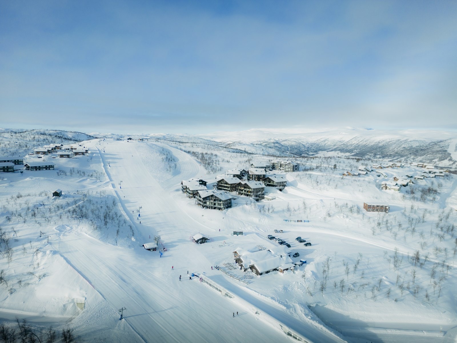 Innflytningsklare leiligheter med helt rå beliggenhet ved skibakken. Se www.kikutalpinlodge.no. Foto: Paul Lockhart Galleribilde