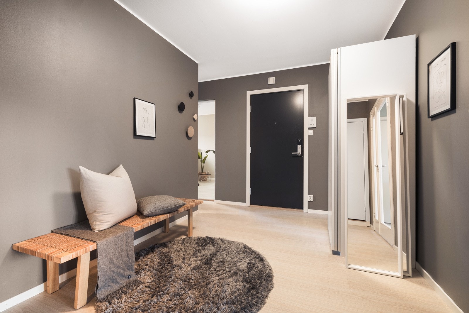 Velkommen inn i en romslig entré Galleribilde