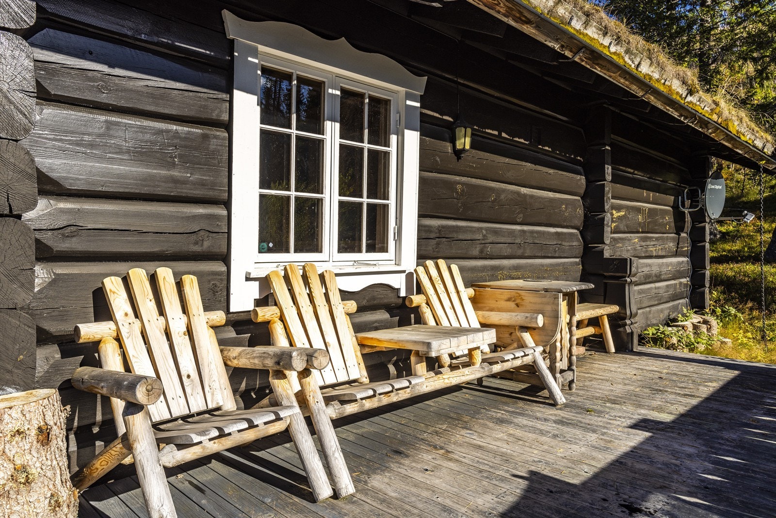 Terrassen har god plass til møblering av flere sittegrupper. Galleribilde