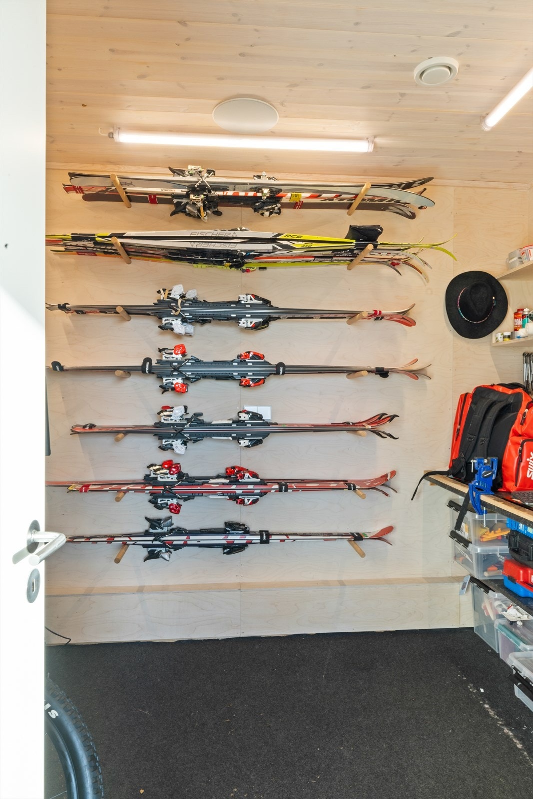 Lagringsrom med preppebenk Galleribilde