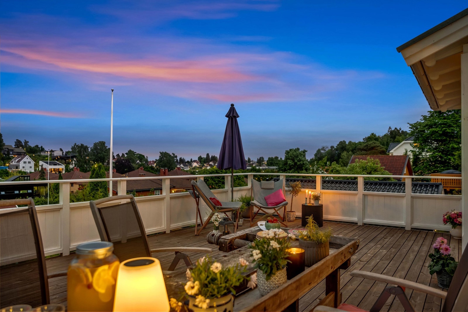 Velkommen til Ringstabekkveien 100a: Sjarmerende sveitservilla med moderniseringsbehov Galleribilde