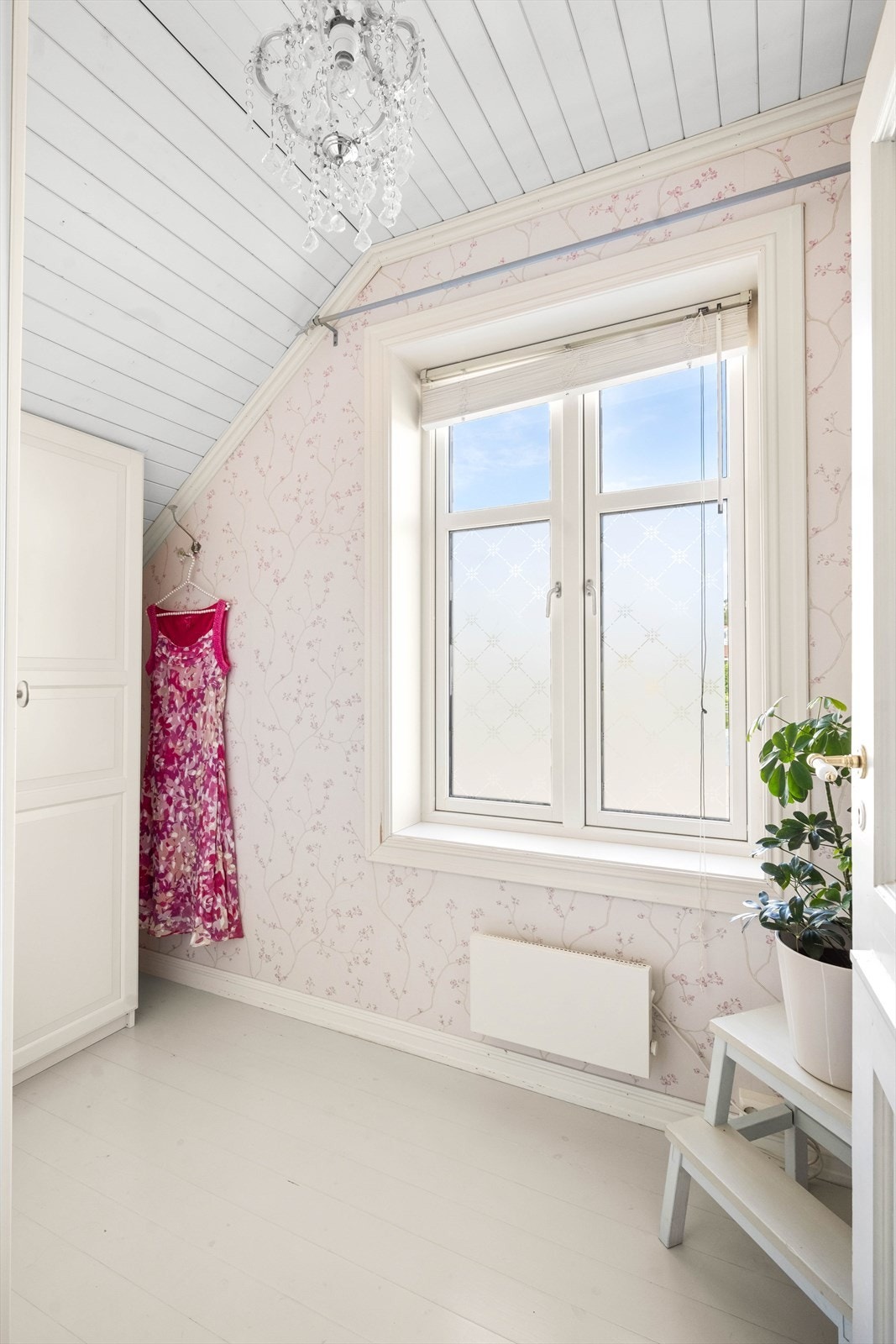 Bra baderommet har du adkomst til omkledningsrom Galleribilde