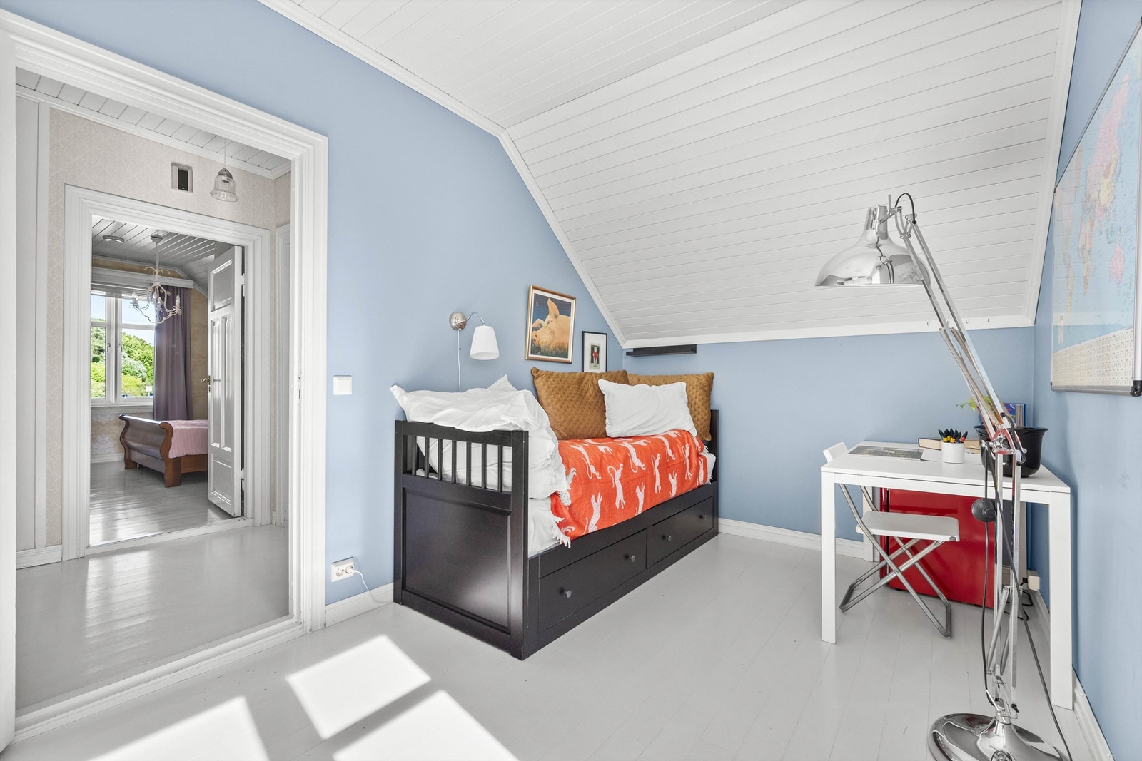 Her er det også god plass til skrivepult Galleribilde