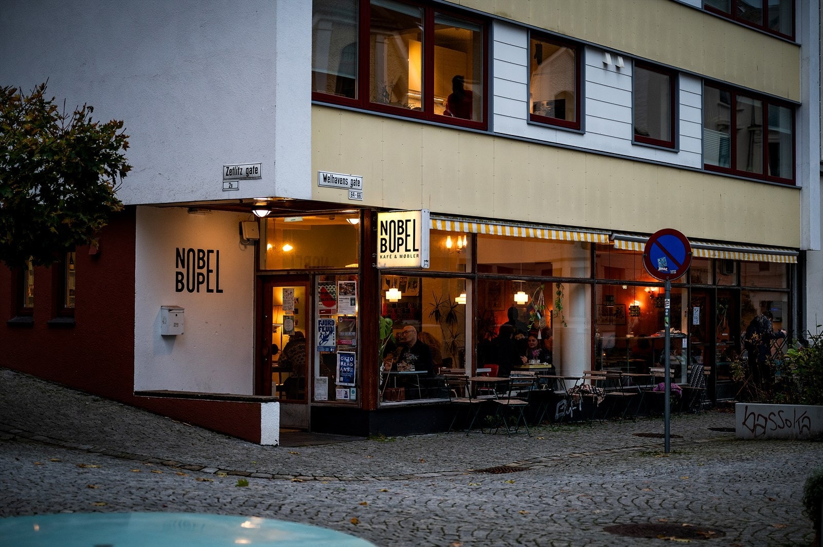 - Like ved ligger Nobel Bopel, en koselig lokal kafé - Galleribilde