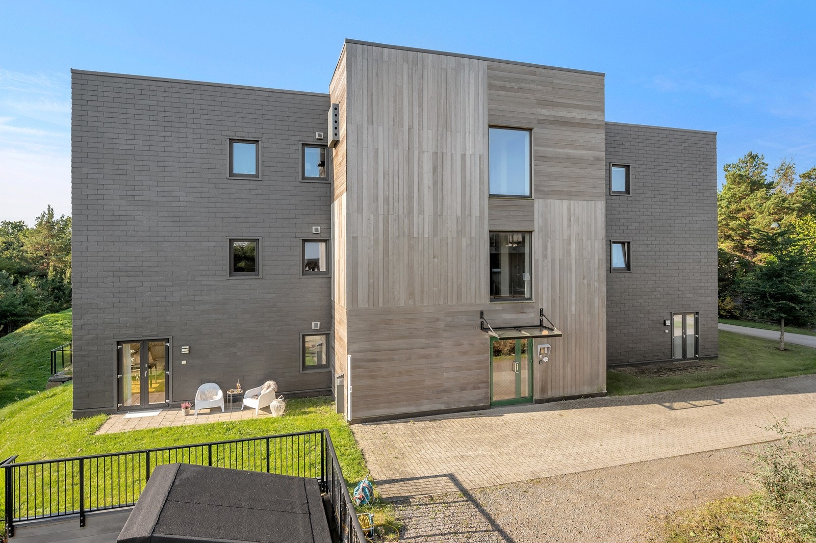 Populær beliggenhet med nærhet til sjøen, natur, dagligvare og flere fasiliteter Galleribilde