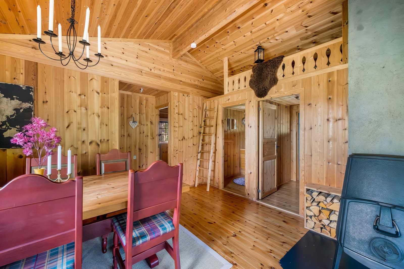 Hytta inneholder også en koselig liten hems. Galleribilde