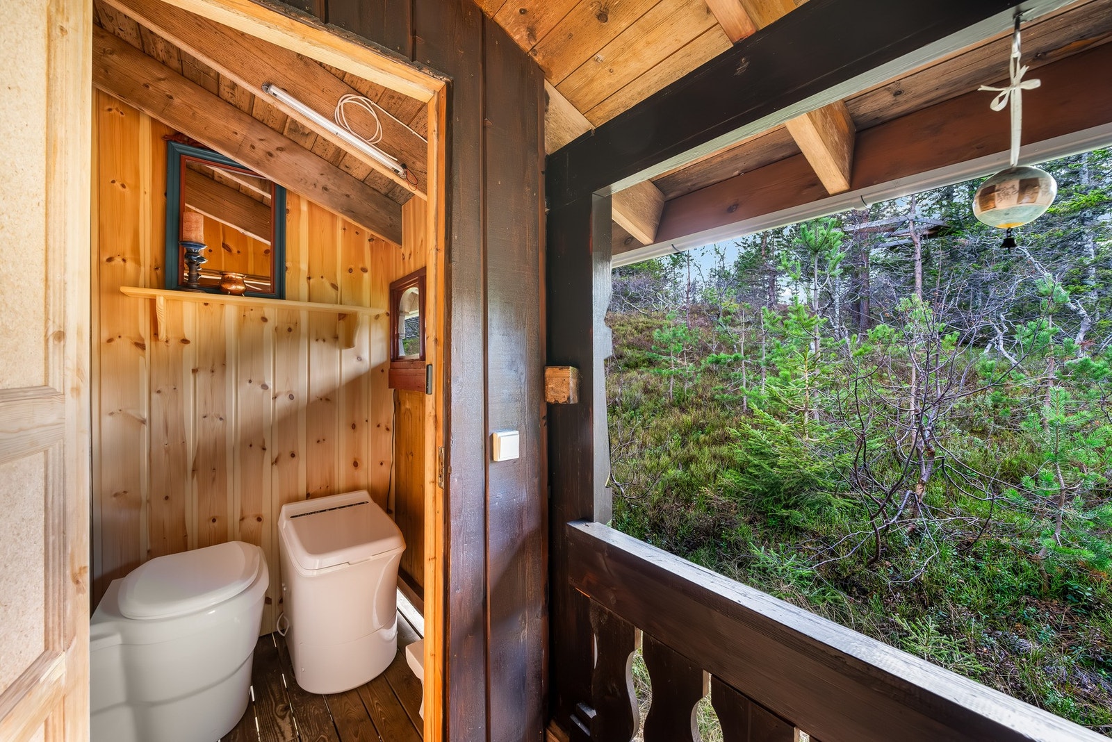 Rom med adkomst fra terrasse, med forbrenningstoalett. Galleribilde