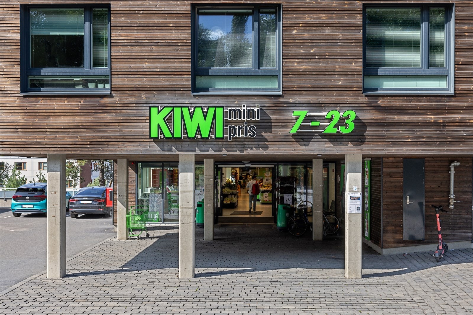 Kiwi ligger rett på andre siden av veien for t-banen Galleribilde