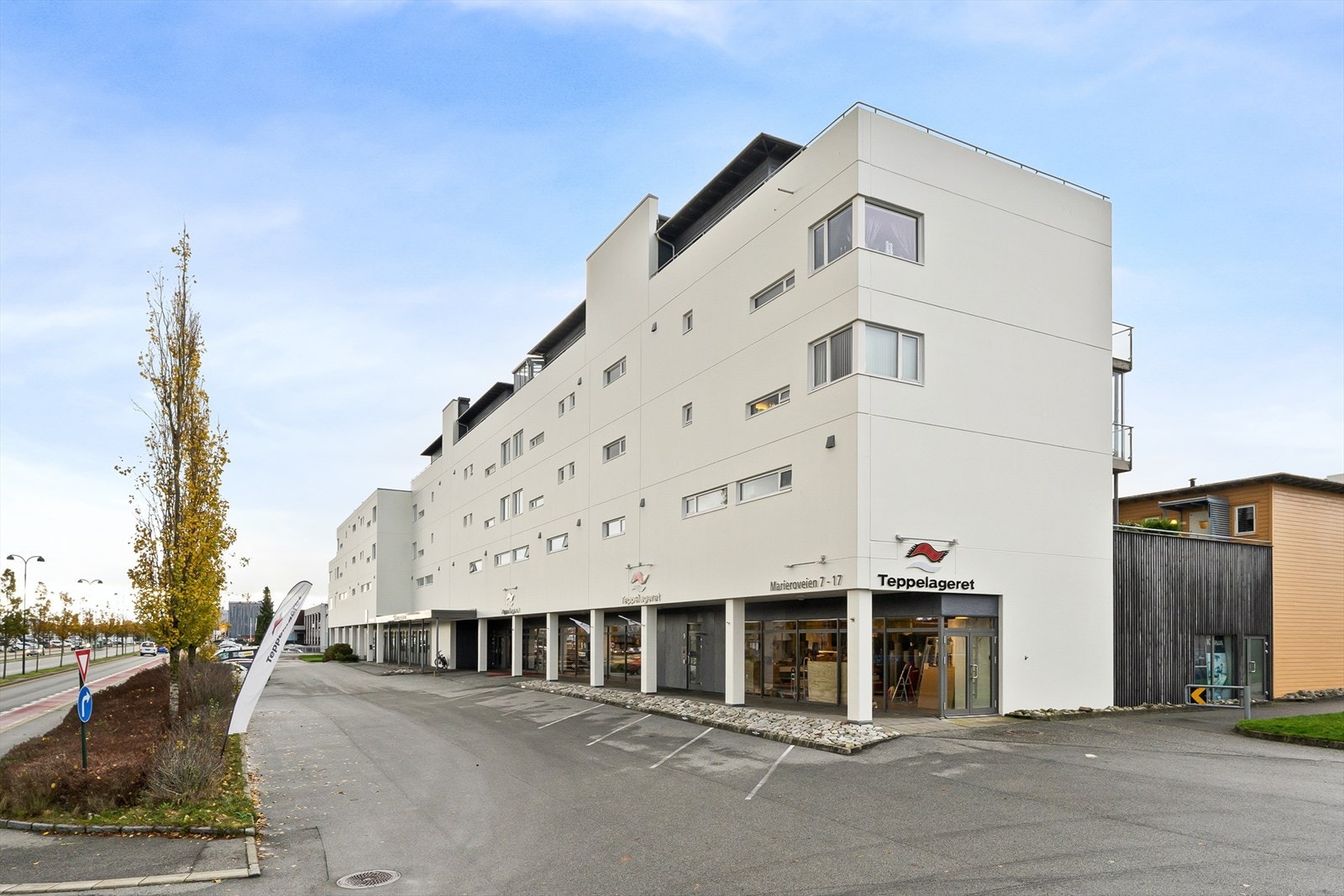 Leiligheten ligger i blokk fra 2005 - med nærhet til det aller meste man trenger Galleribilde