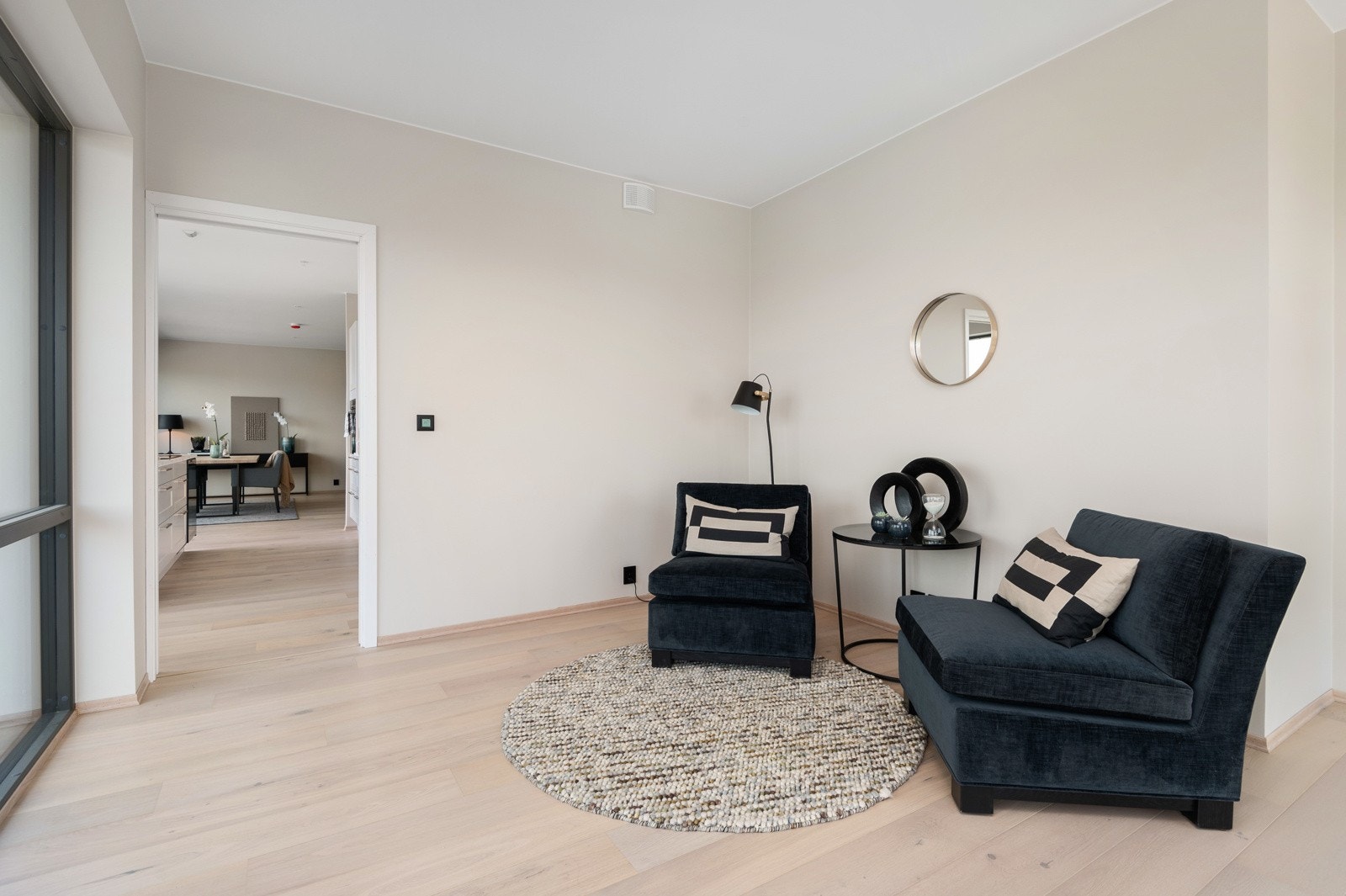 TV-stuen har adkomst til kjøkken samt omkledningsrom tilknyttet hovedsoverom. Galleribilde