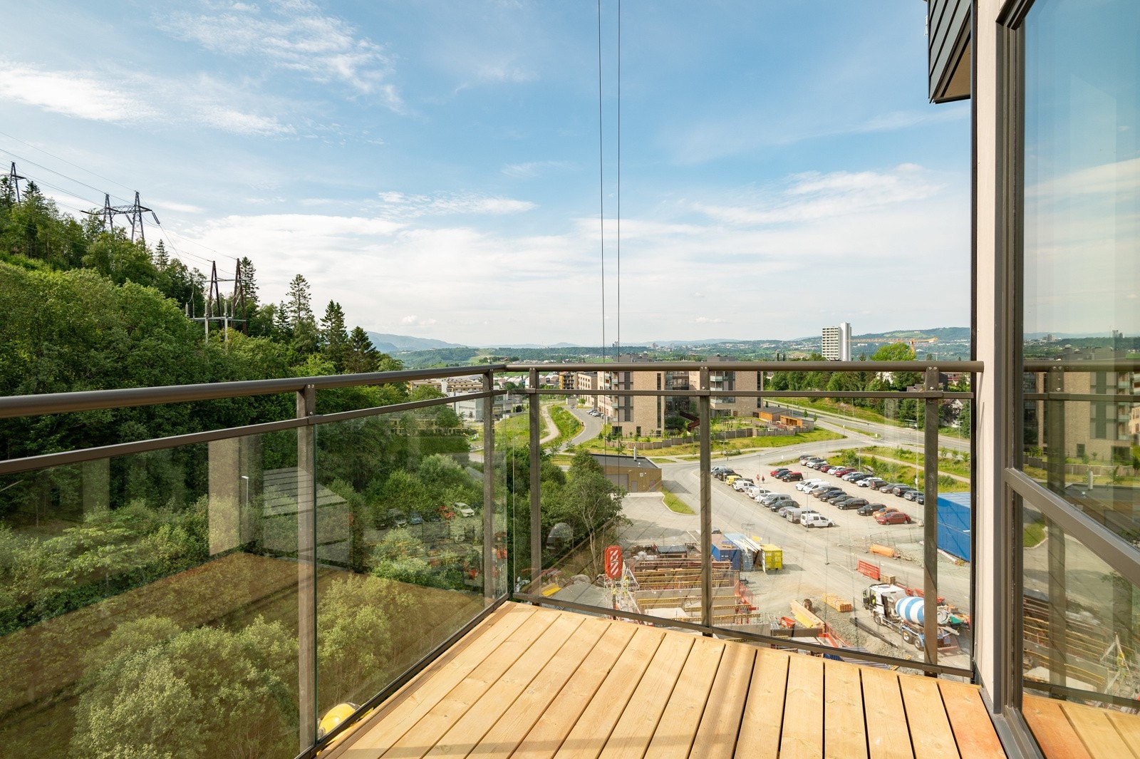 Utsikt fra morgenbalkong, vil dog bli delvis påvirket av nabobygg Galleribilde