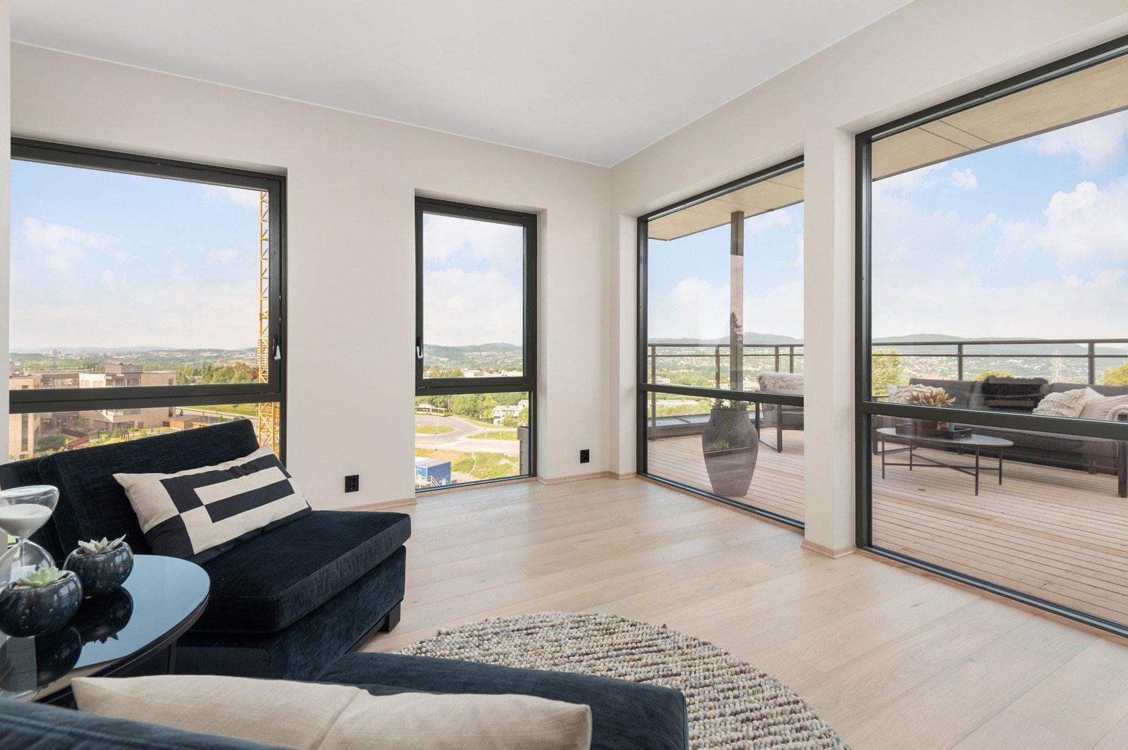 Velkommen til denne nydelige 5-roms leiligheten på toppen av Øvre Steinaunet BB2! Galleribilde