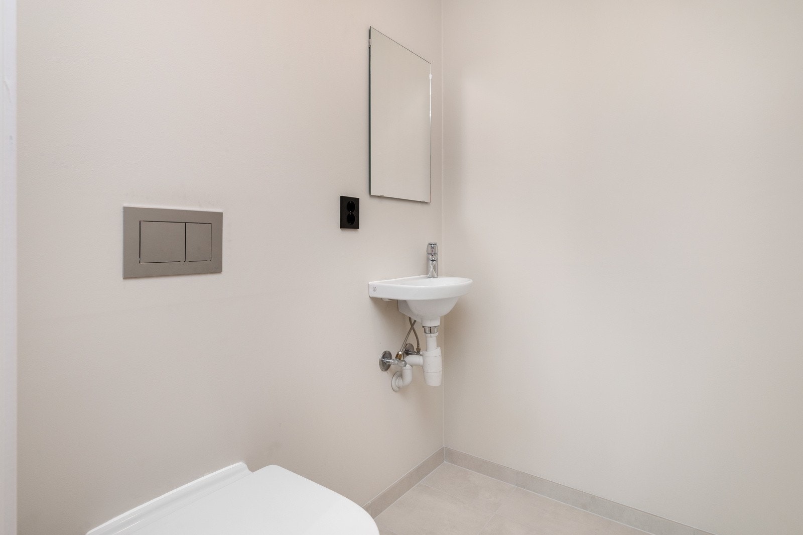 Gjestetoalett tilknyttet entréen. Galleribilde