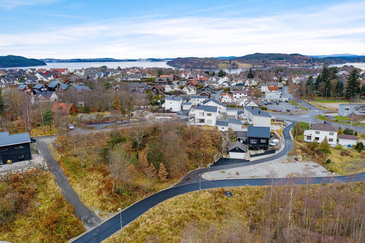 Flott tomt på 668 m² m/attraktiv og barnevennlig beliggenhet. Galleribilde