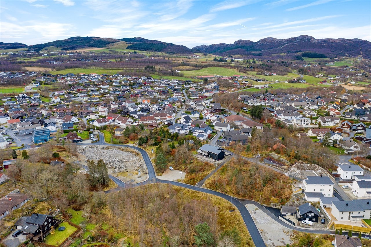 Flott tomt på 668 m² m/attraktiv og barnevennlig beliggenhet. Galleribilde