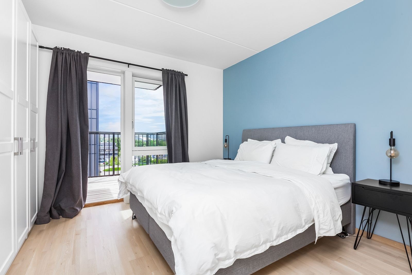 Hovedsoverom med medfølgende garderobe. Galleribilde