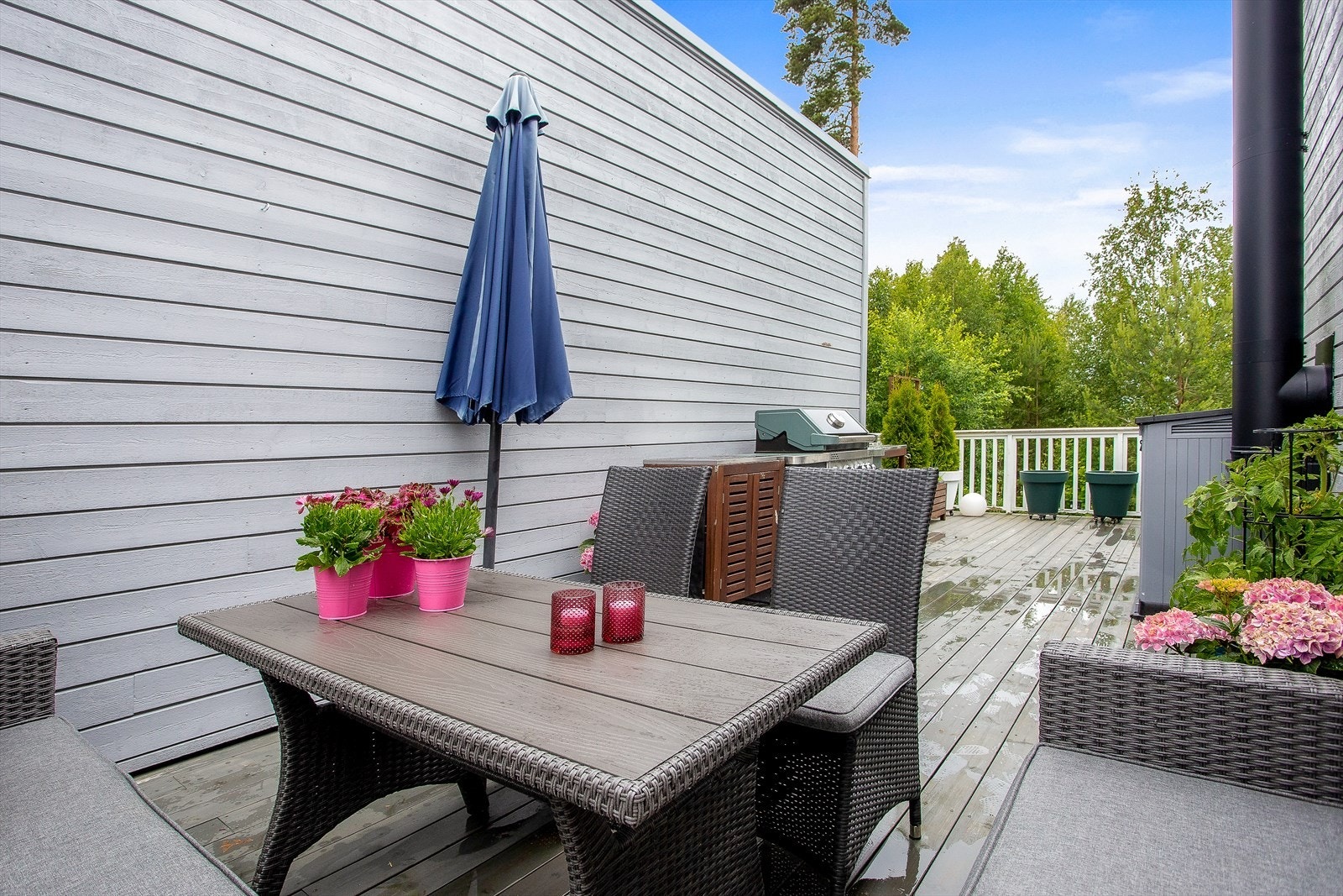 Flott og skjermet takterrasse med god plass til utemøblement. Galleribilde