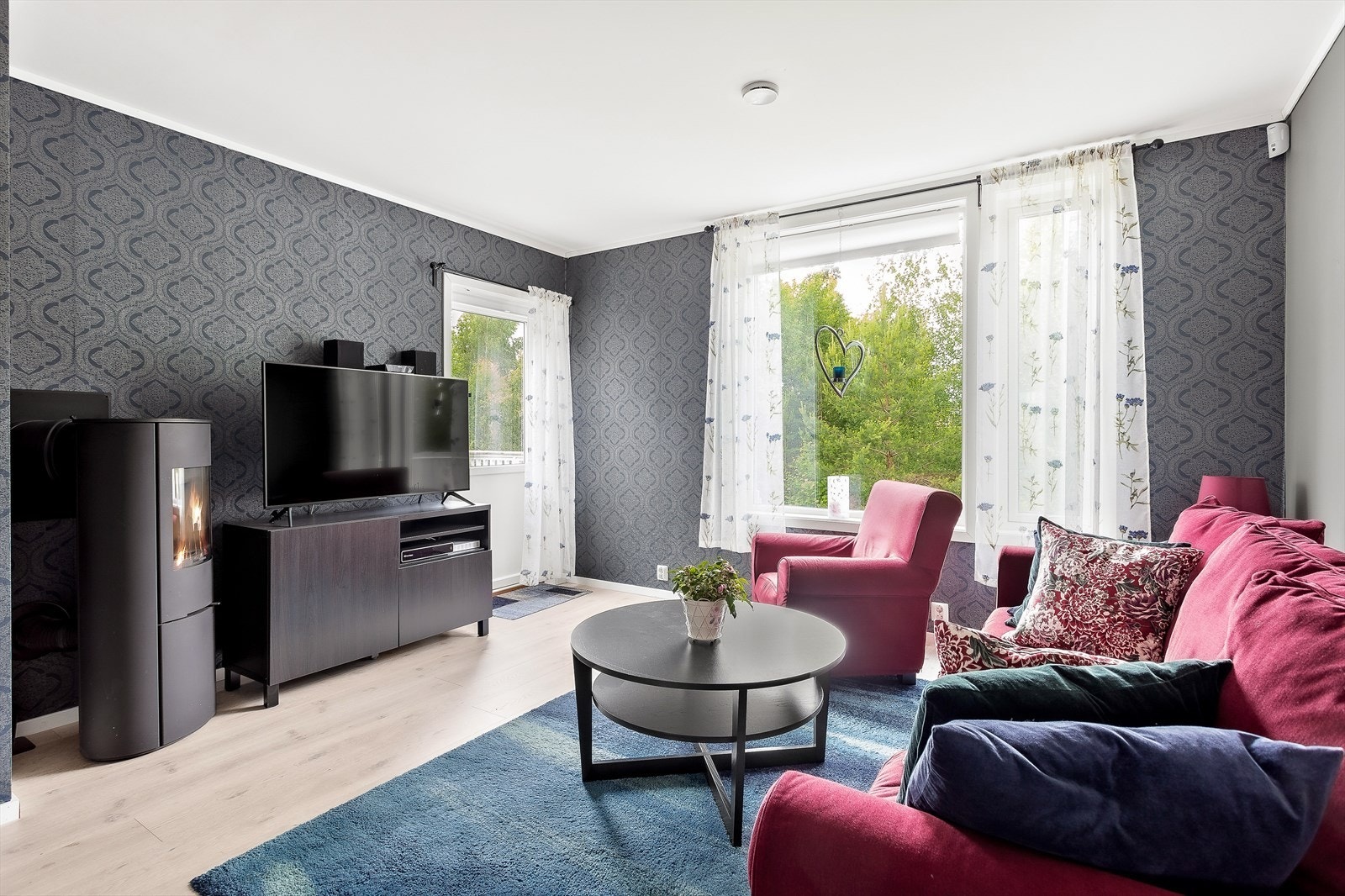 Stue med utgang til takterrassen over garasje. Galleribilde