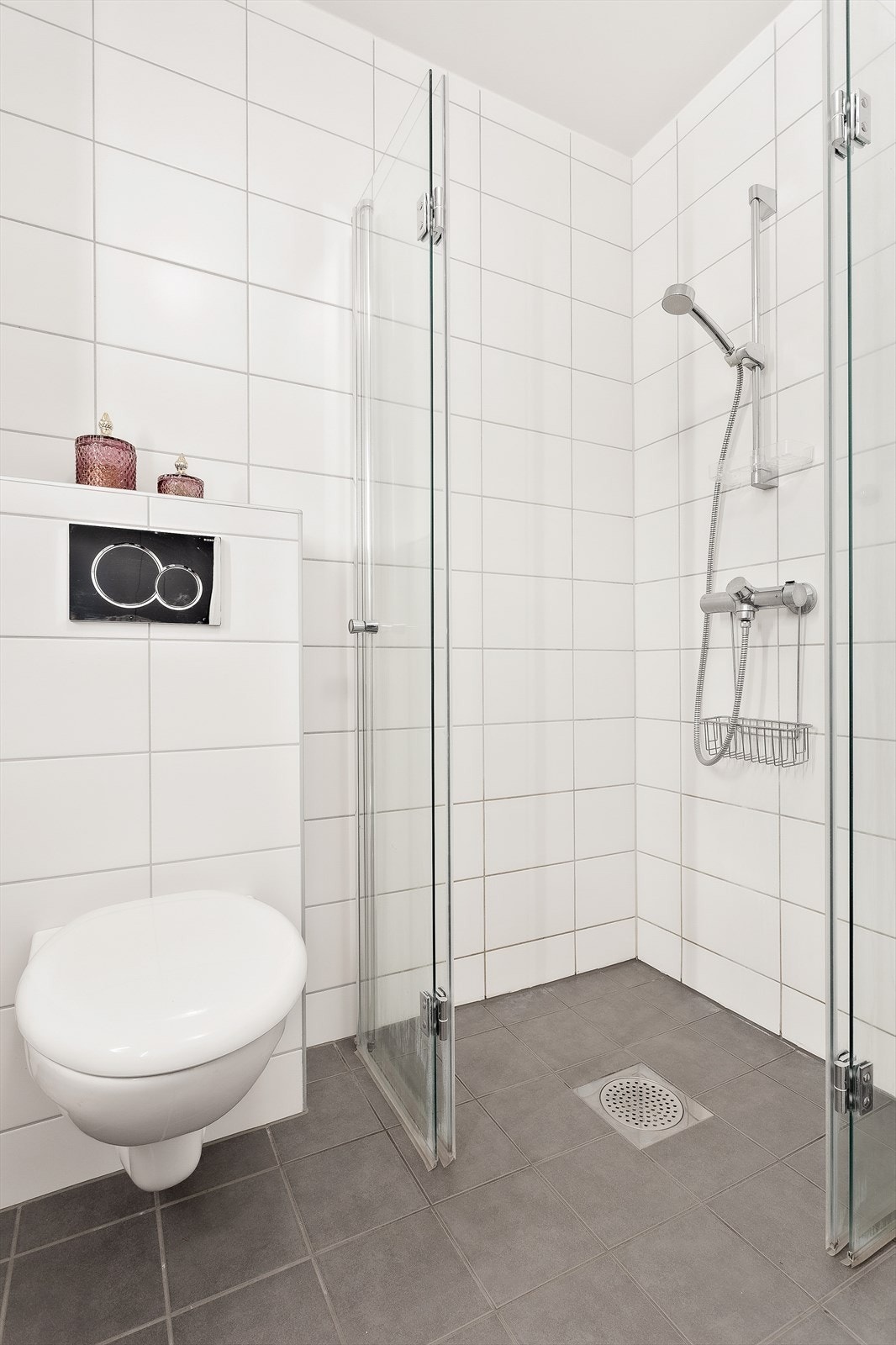 Dusjhjørne med innfellbare glassvegger. Galleribilde