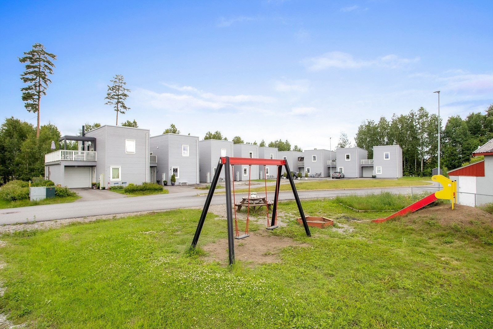 Fellesområde med lekeplass. Galleribilde