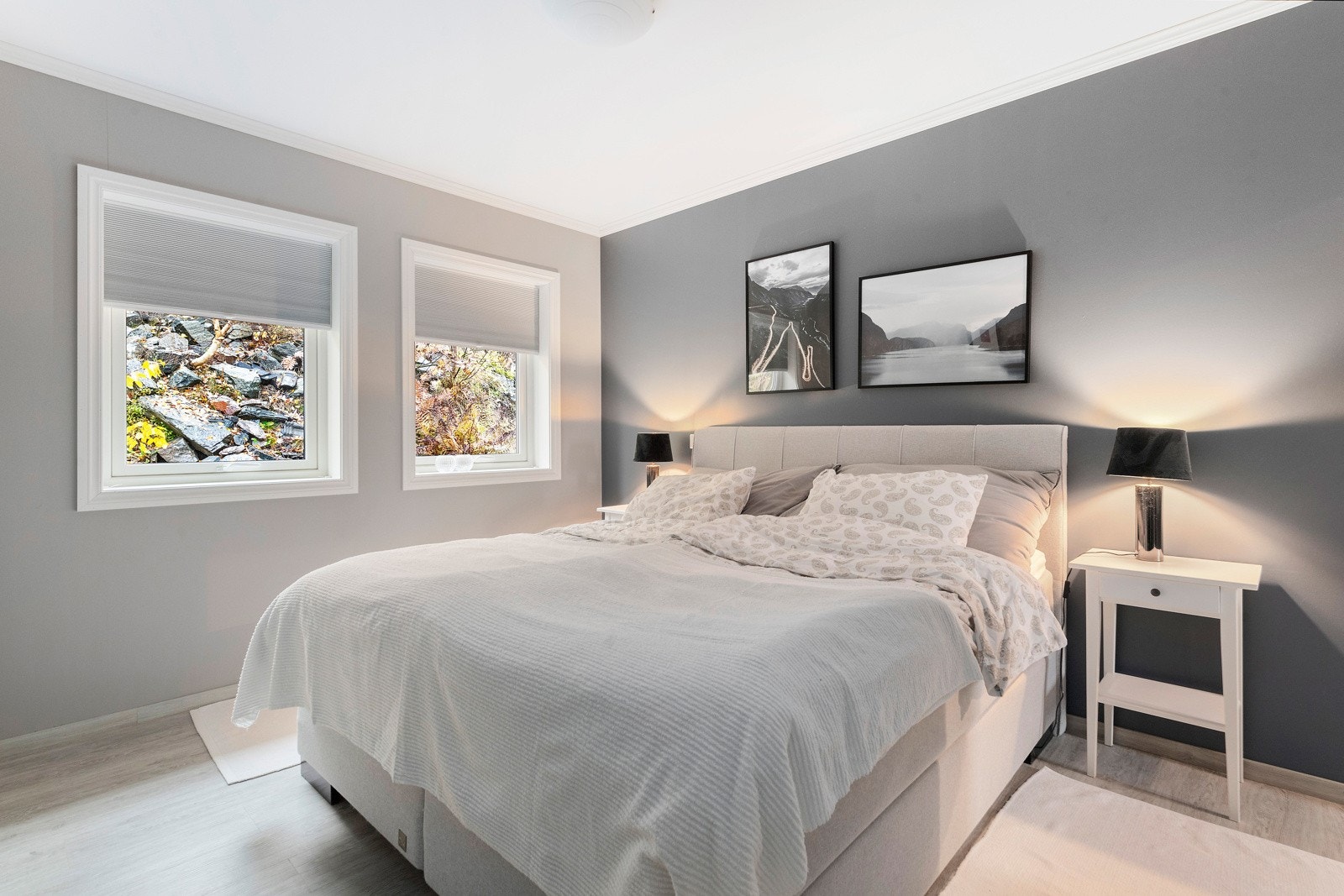 Romslig hovedsoverom i 1. etasje Galleribilde