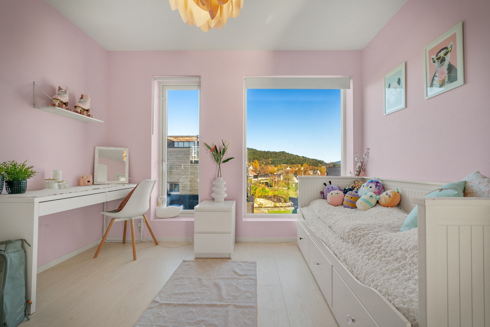 Boligens fjerde soverom holder god størrelse og kan enkelt innredes etter behov Galleribilde