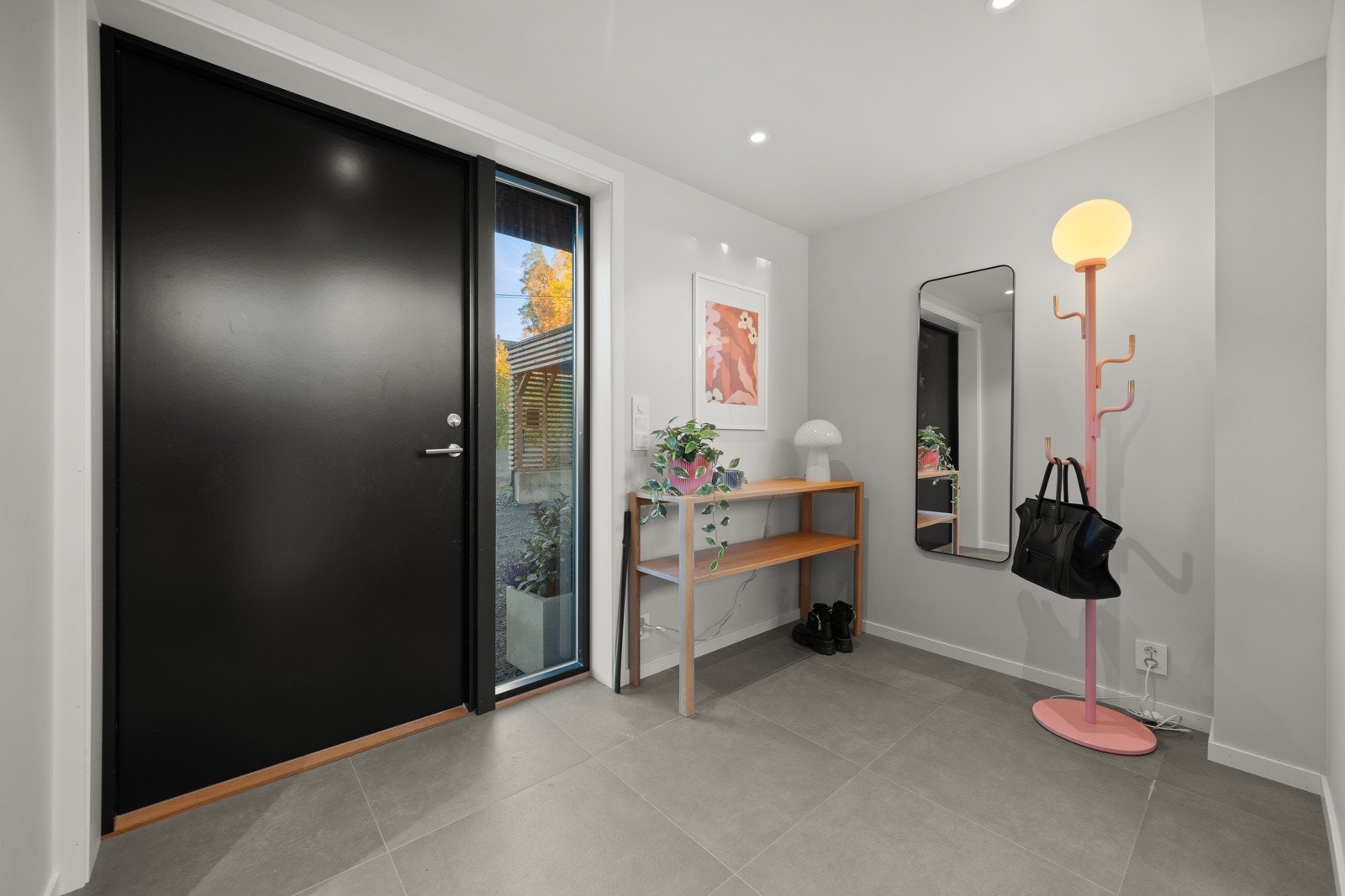 Boligen har en innbydende og flott entré. Galleribilde