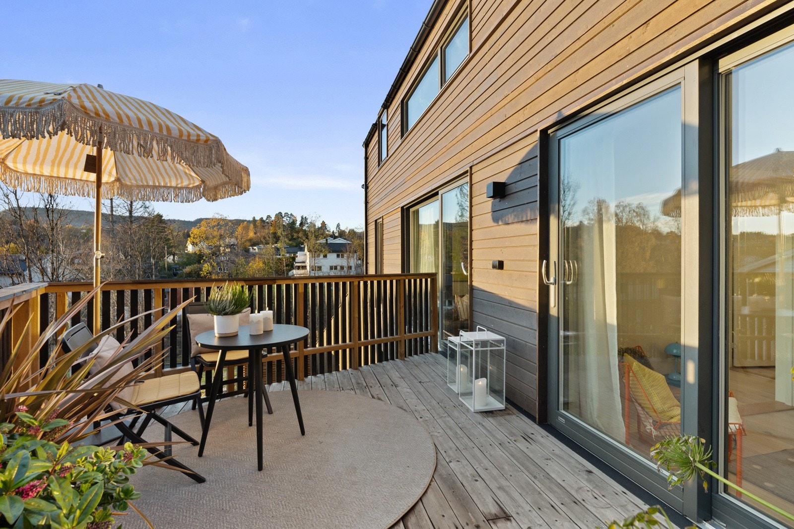 Soverommet har utgang til en flott balkong/takterrasse med utsikt. Galleribilde