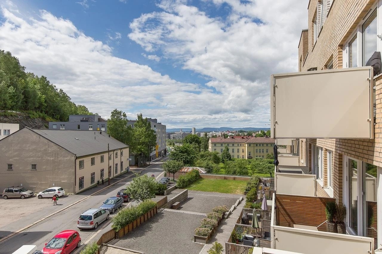 Balkongen har en flott utsikt over nærområdet. Galleribilde