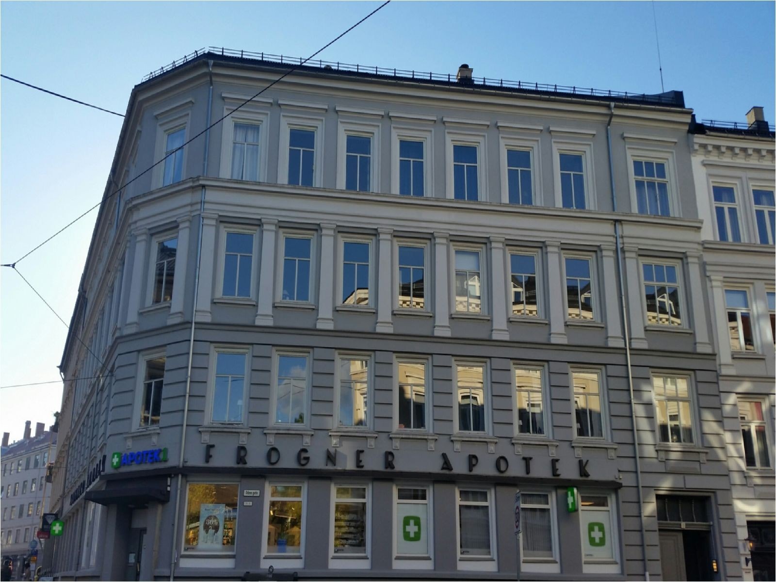 Leiligheten ligger rett ved Elisenberg på Frogner - kort vei til off. komm, dagligvare, apotek mm. Galleribilde