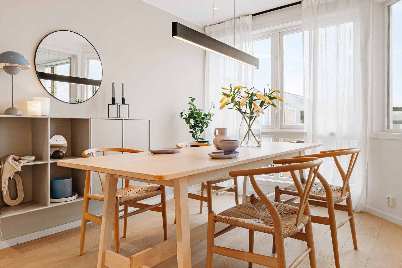 Med sine gjennomgående, behagelige fargevalg er dette virkelig en fin leilighet. Her kan man være kreativ med innredningen Galleribilde