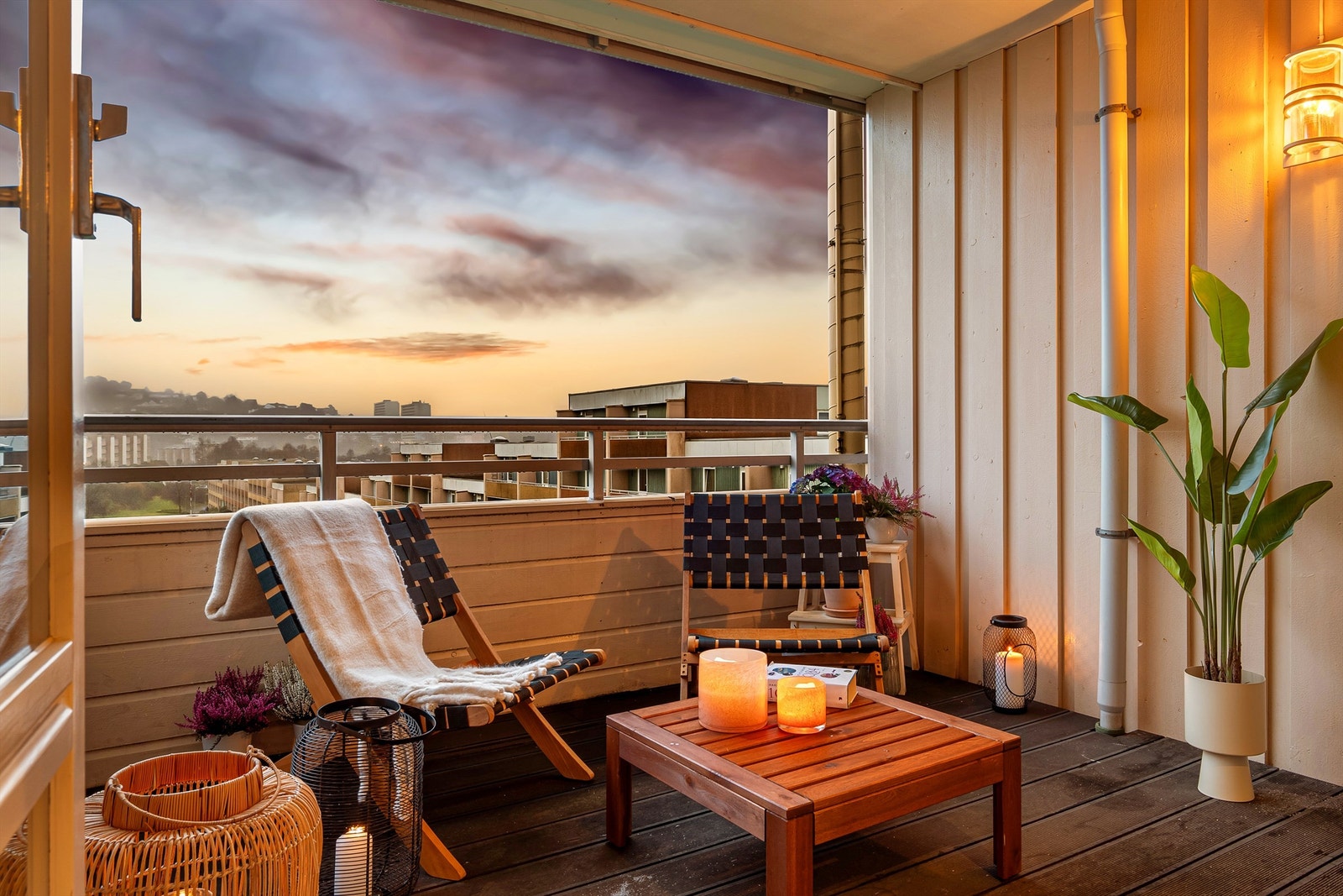 Leiligheten har en meget sentral og attraktiv beliggenhet i et av Fyllingsdalens mest populære borettslag! Solrik bolig med fin utsikt- med Oasen og Bybanen som nærmeste nabo Galleribilde