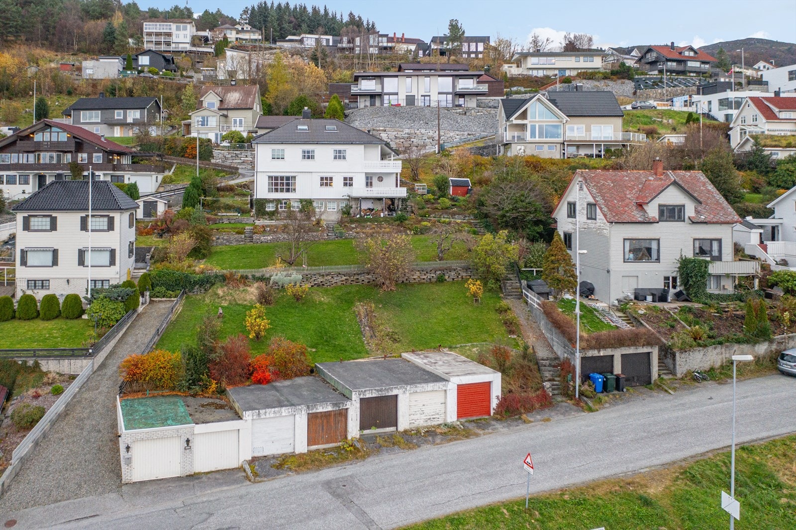 Tomten er per i dag ikke fradelt, men vil få et areal på ca. 480 m² etter fradeling Galleribilde
